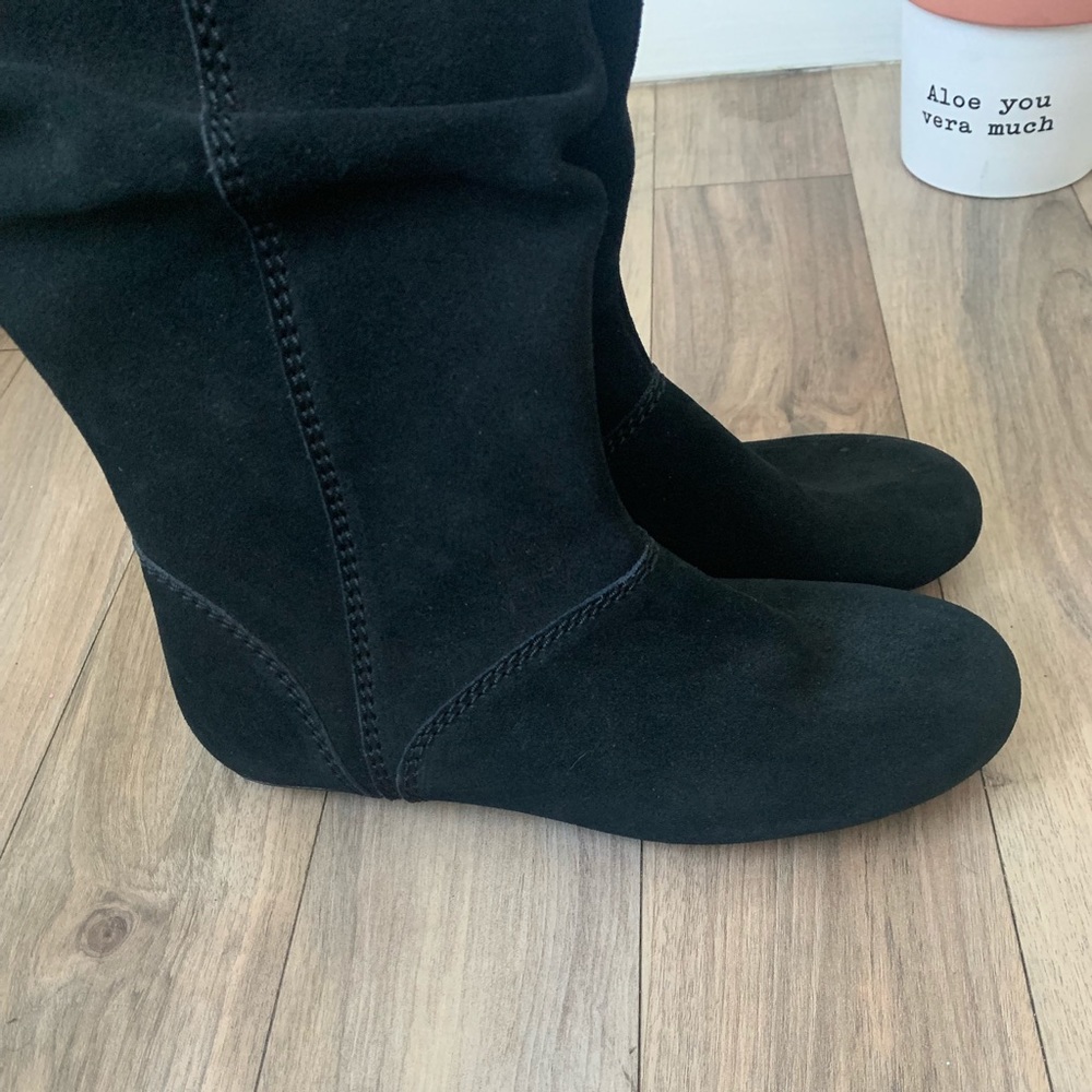 SOLD. Patagonia black suede boots - Picture 5 of 6